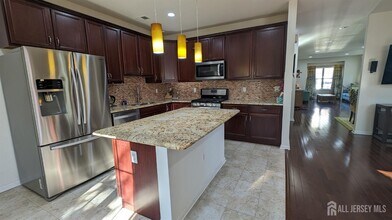 2 Masters Blvd in Piscataway, NJ - Building Photo - Building Photo