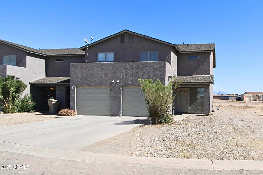 13211 S Kin Cir in Arizona City, AZ - Foto de edificio