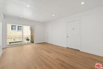 612 Huntley Dr in West Hollywood, CA - Building Photo - Building Photo