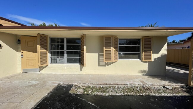 621 NW 38th Pl in Pompano Beach, FL - Building Photo - Building Photo