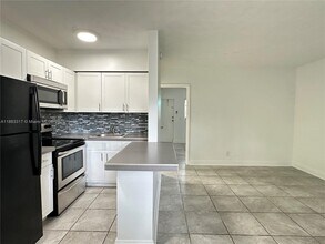 840 NE 17th Terrace in Fort Lauderdale, FL - Building Photo - Building Photo