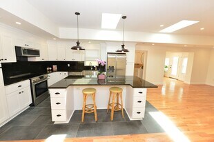 817 Englewood Dr in Chesapeake, VA - Building Photo