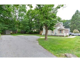 217 Fisher St-Unit -A in North Attleboro, MA - Foto de edificio - Building Photo