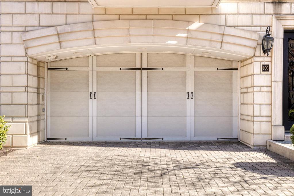 903 Valencia Ct in Baltimore, MD - Building Photo