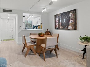 100 Forest Lakes Blvd in Naples, FL - Building Photo - Building Photo