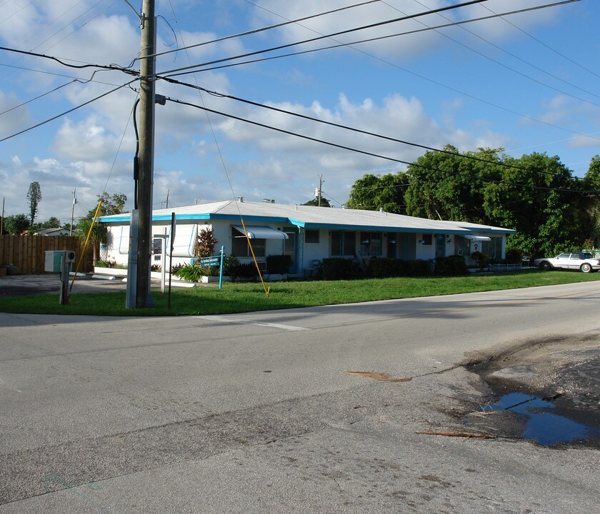 845-847 NE 9th St in Fort Lauderdale, FL - Building Photo