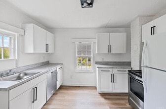 111 M T Holt Ave in Brookneal, VA - Building Photo - Building Photo