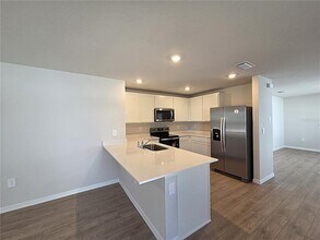 10646 Hidden Banks Gln in Parrish, FL - Building Photo - Building Photo