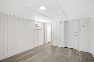 8830 Parrish Ave-Unit -Basement in Highland, IN - Building Photo - Building Photo