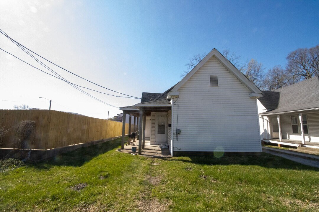 1014 Rogers St in Columbia, MO - Building Photo