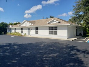 1916 Santa Barbara Blvd in Cape Coral, FL - Building Photo - Building Photo