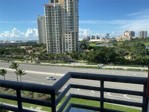 3300 NE 191st St, Unit 906 in Aventura, FL - Foto de edificio - Building Photo