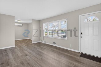 586 Oakside Dr SW in Atlanta, GA - Building Photo - Building Photo