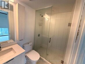 86 Dundas St E in Mississauga, ON - Building Photo - Building Photo