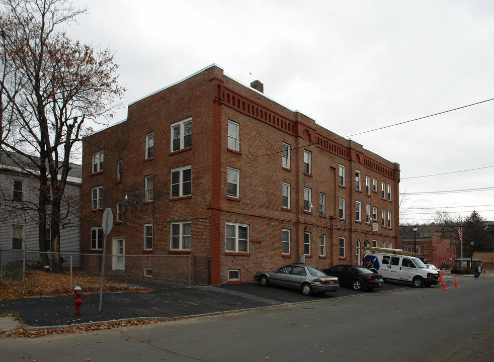 Ye Olde Firehouse Apartments in Troy, NY - Foto de edificio