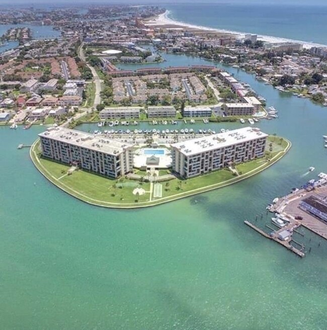 1 Key Capri, Unit 605 in Treasure Island, FL - Building Photo - Building Photo