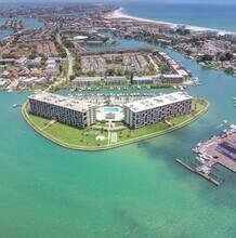 1 Key Capri, Unit 605 in Treasure Island, FL - Foto de edificio - Building Photo