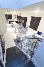 10501 NW 66th St in Doral, FL - Foto de edificio - Building Photo