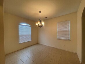 8739 Leclaire Meadow Dr in Humble, TX - Foto de edificio - Building Photo