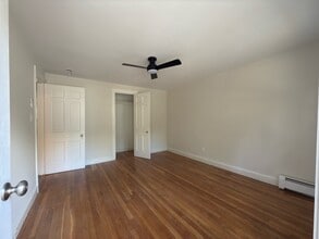 5297 Washington St, Unit 1 in Boston, MA - Foto de edificio - Building Photo