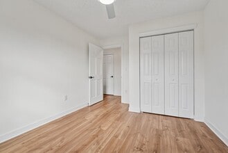 495 Witney Ct in North Brunswick, NJ - Building Photo - Building Photo