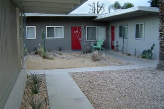 540-548 S Mountain View Dr in Palm Springs, CA - Building Photo - Building Photo