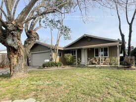 231 N West St in Vacaville, CA - Building Photo