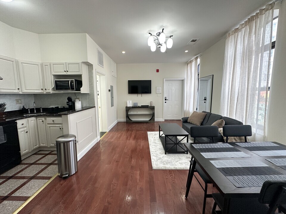 207 N 11th St, Unit 302 in Philadelphia, PA - Building Photo