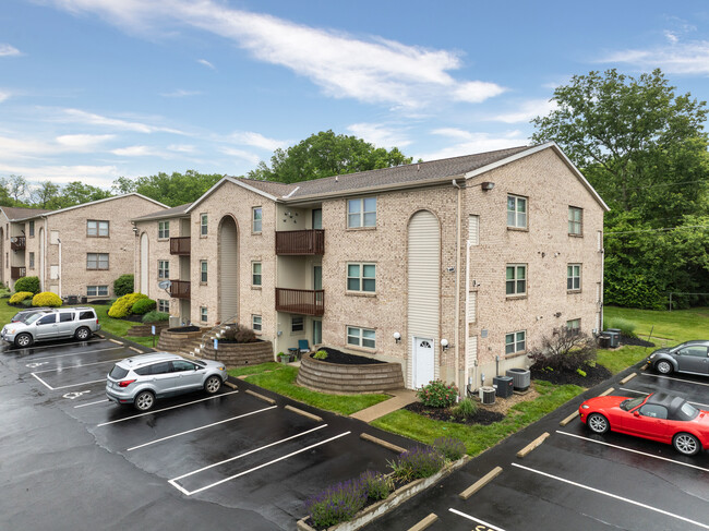 Sycamore Meadows Condominiums in Blue Ash, OH - Foto de edificio - Building Photo