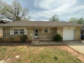 920 Sequoyah Trail in Norman, OK - Building Photo