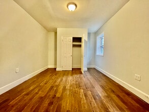 230 Main St in Eastchester, NY - Foto de edificio - Building Photo
