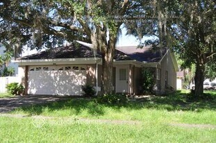 9788 Fox Chapel Rd in Tampa, FL - Building Photo