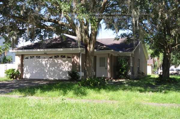 9788 Fox Chapel Rd in Tampa, FL - Building Photo