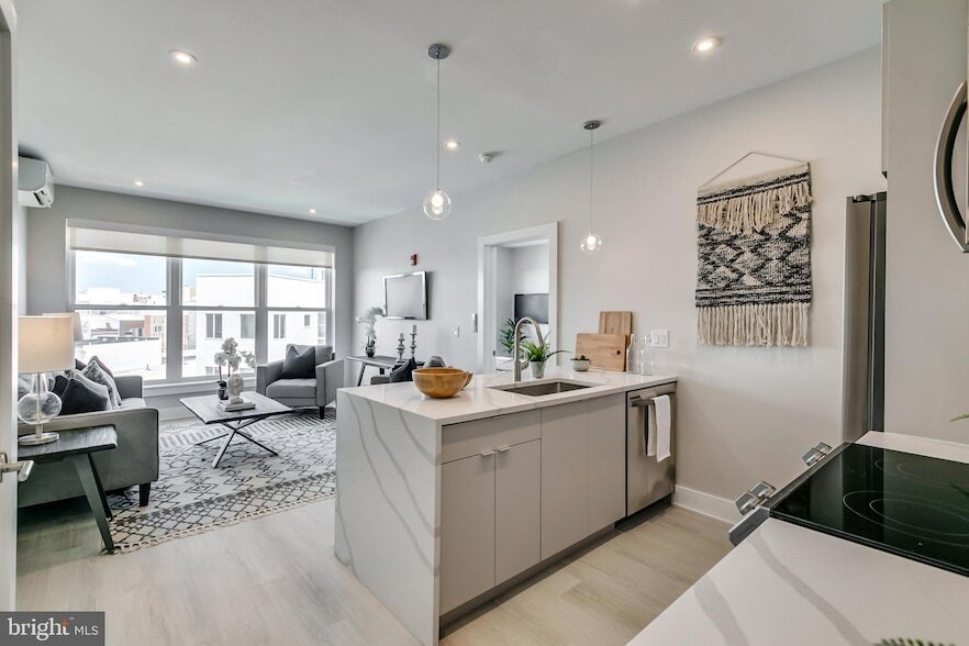 1533 Ridge Ave, Unit 304 in Philadelphia, PA - Building Photo