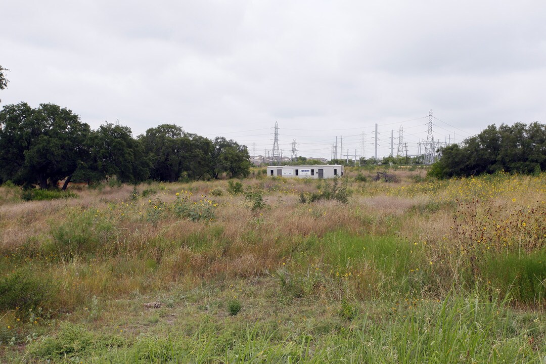 Lonesome Dove Apartments in San Antonio, TX - Building Photo