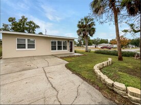 930 School St in Clermont, FL - Building Photo