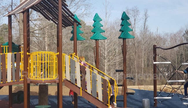 4 S Laird Dr in Clayton, NC - Building Photo - Building Photo