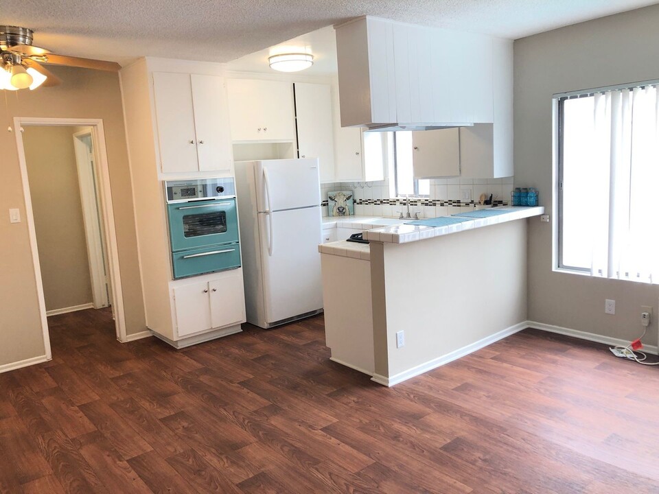 14600 Magnolia Blvd in Los Angeles, CA - Building Photo