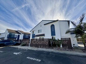 256 Juniper Ave in Carlsbad, CA - Building Photo