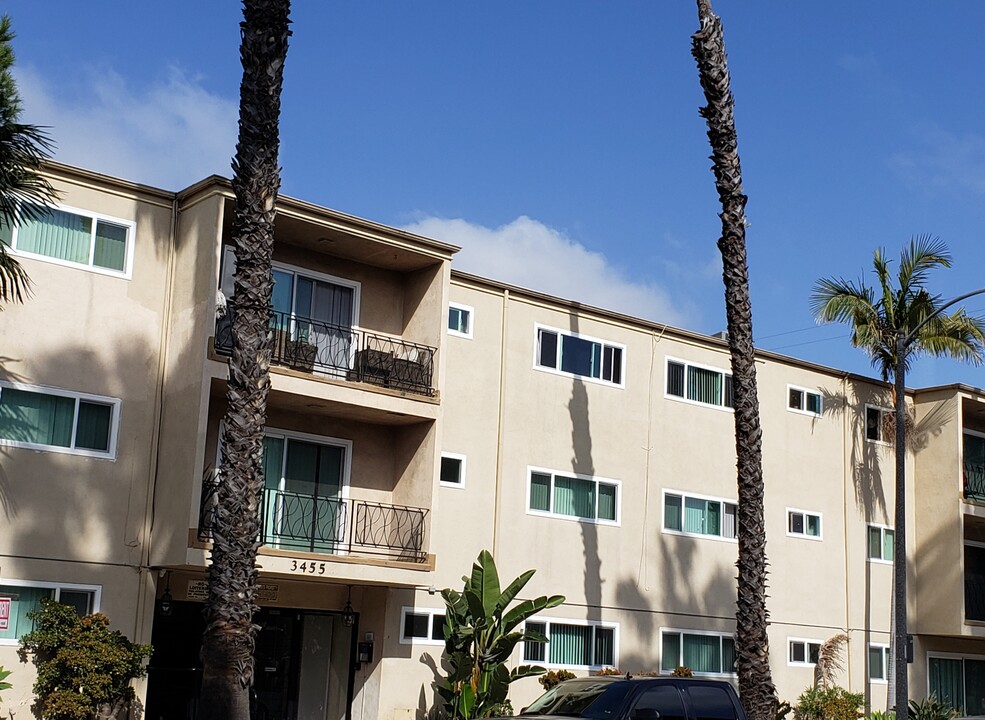 Bixby Knolls Regency Townhomes in Long Beach, CA - Building Photo