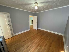 7931 S Manistee Ave, Unit 2N in Chicago, IL - Building Photo - Building Photo