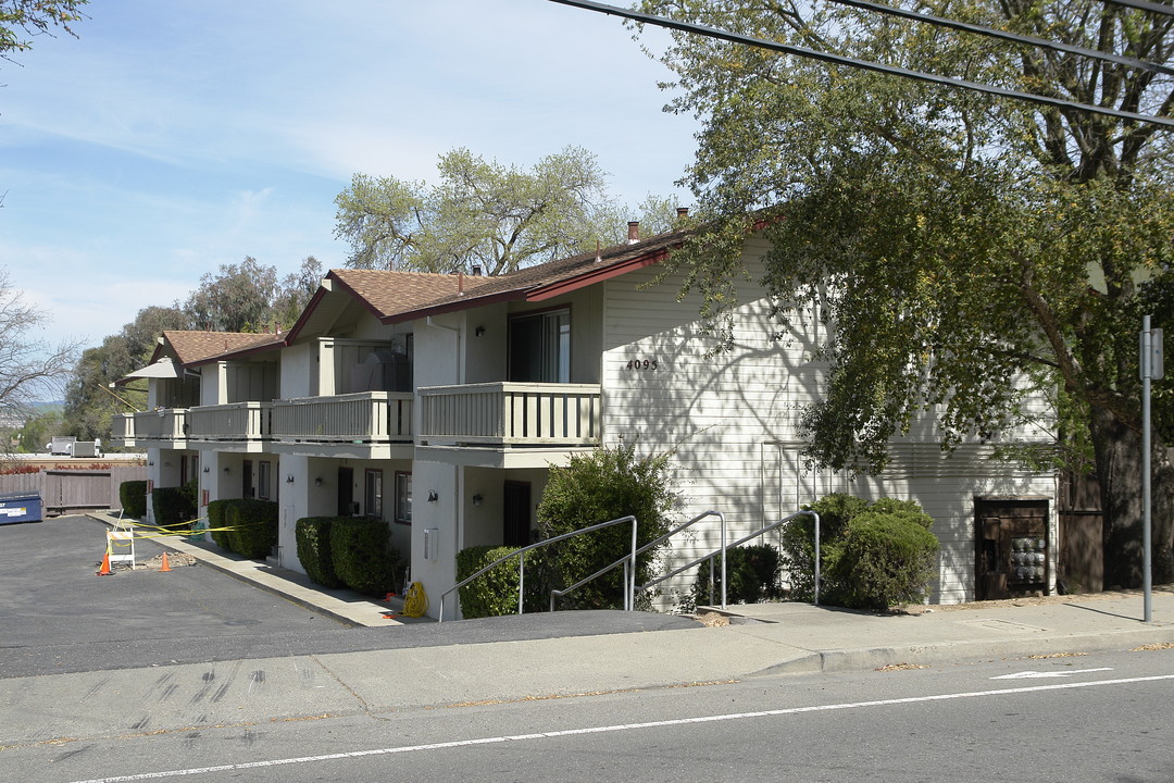 4095 Vineyard Ave in Pleasanton, CA - Building Photo