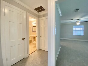 7702 McHenry St in Houston, TX - Foto de edificio - Building Photo
