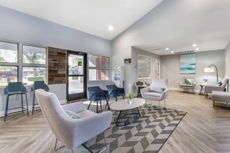 2025 West Apartment Homes in Phoenix, AZ - Foto de edificio - Building Photo