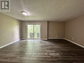 9 Lowndes Ave in Georgina, ON - Building Photo - Building Photo