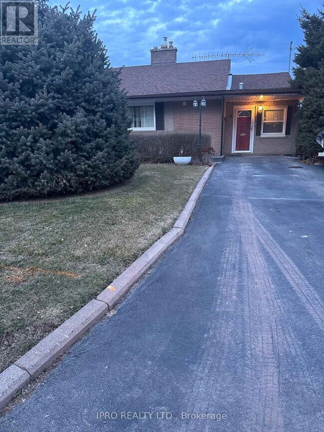 17 Sora Dr in Mississauga, ON - Building Photo - Building Photo