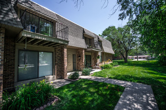 Sutter Place in Lincoln, NE - Foto de edificio - Building Photo