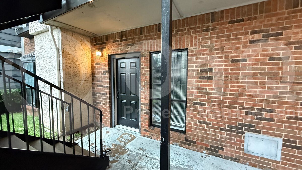 7025 Hemlock Ave in Dallas, TX - Building Photo