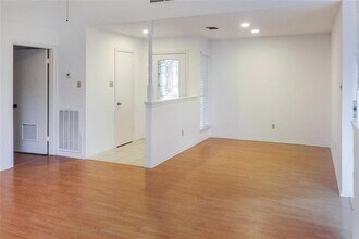 2802 Heritage Bend Dr in Webster, TX - Building Photo - Building Photo
