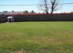 114 S 9th St in Nederland, TX - Building Photo - Building Photo